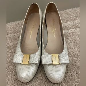 Pearlescent Ferragamo Vara Pumps